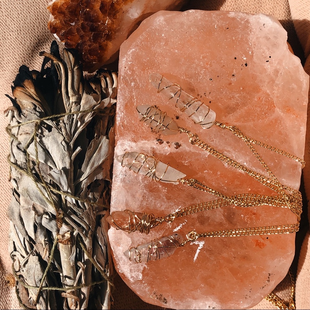 RAW QUARTZ | Crystal Necklace W/ Gold Chain - Picture 4 of 4